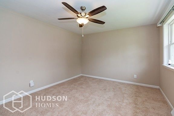 4th image of 1867 Manhassett Ave