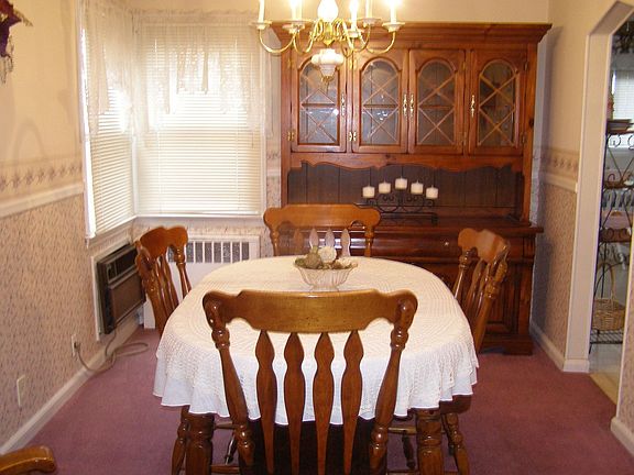 3rd image of 7 Burkland Ln