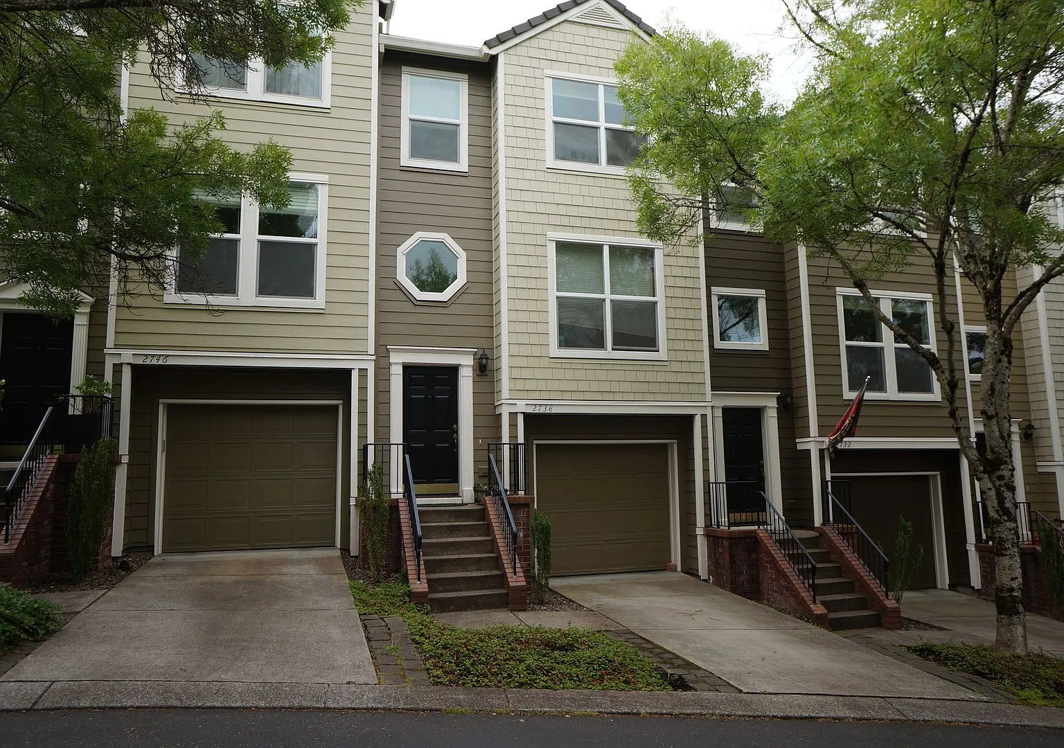 Beautiful NW Forest Heights 3 bedroom 3 bathroom Rowhouse — Photo 1