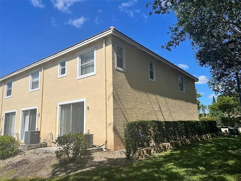 6301 Landings Ter — Photo 10