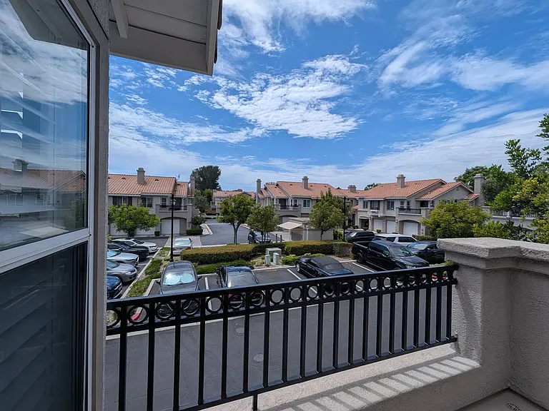 154 California Ct — Photo 3