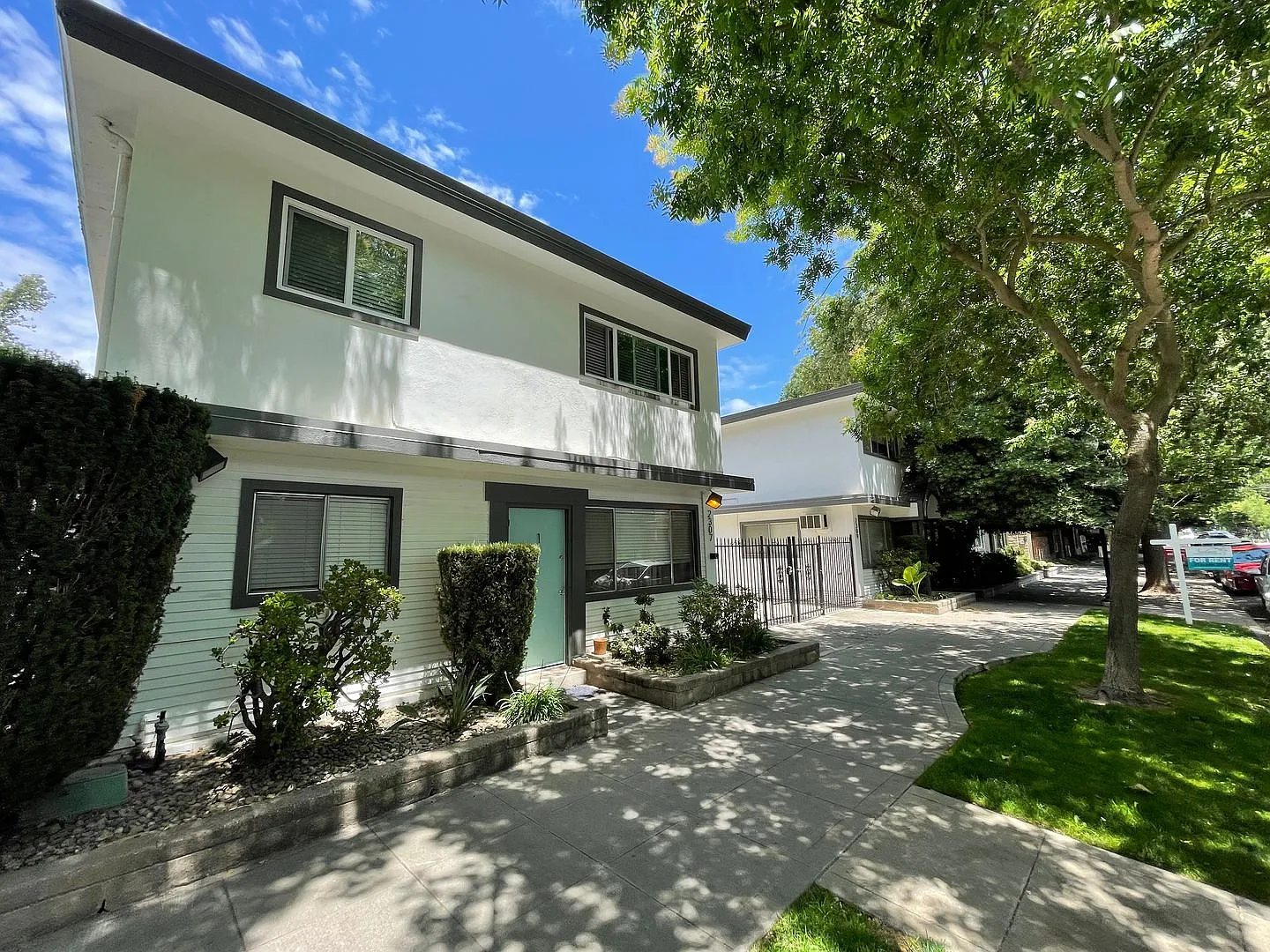 2307 I Street — Photo 1