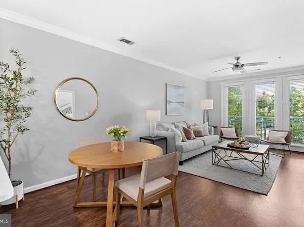 12000 Market St APT 172, Reston, VA 20190