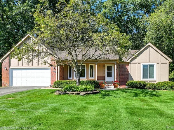 3525 Oak Meadows Ct, Commerce Township, MI 48382