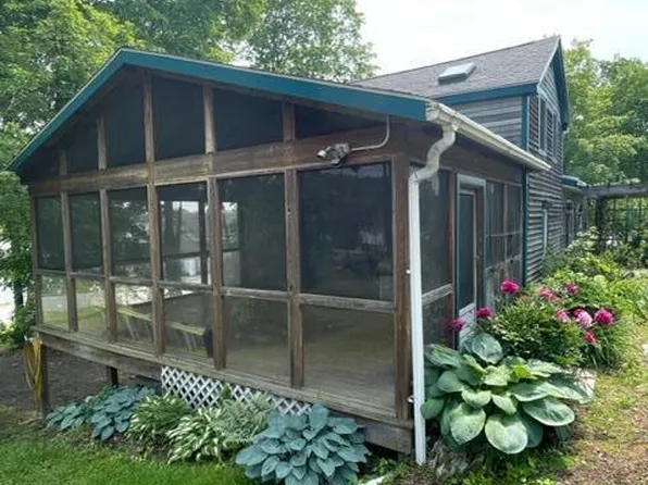 15 Champlain Road, Stillwater, NY 12170