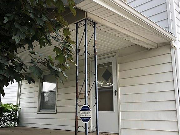 3rd image of 2712 Alma Ct