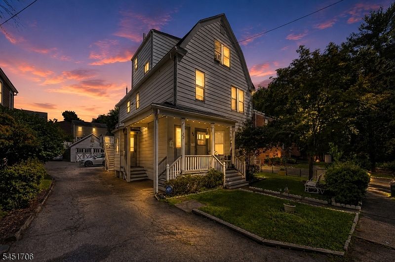 1st image of 35 Lakeview Pl