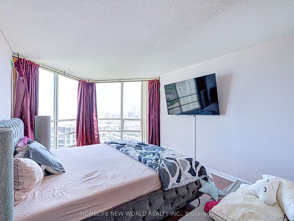 4th image of 45 Kingsbridge Garden Cir #2704
