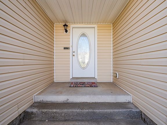 2nd image of 3621 Aurora Dr