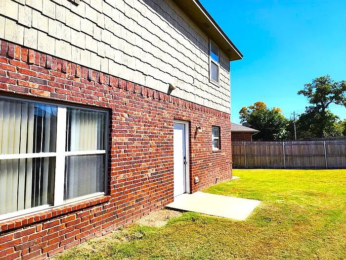 13705 Oxford Dr — Photo 39