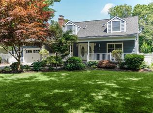 7 Clearbrook Dr, Smithtown, NY 11787