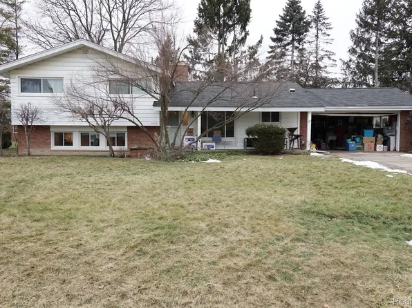 32270 Red Clover Rd, Farmington Hills, MI 48334