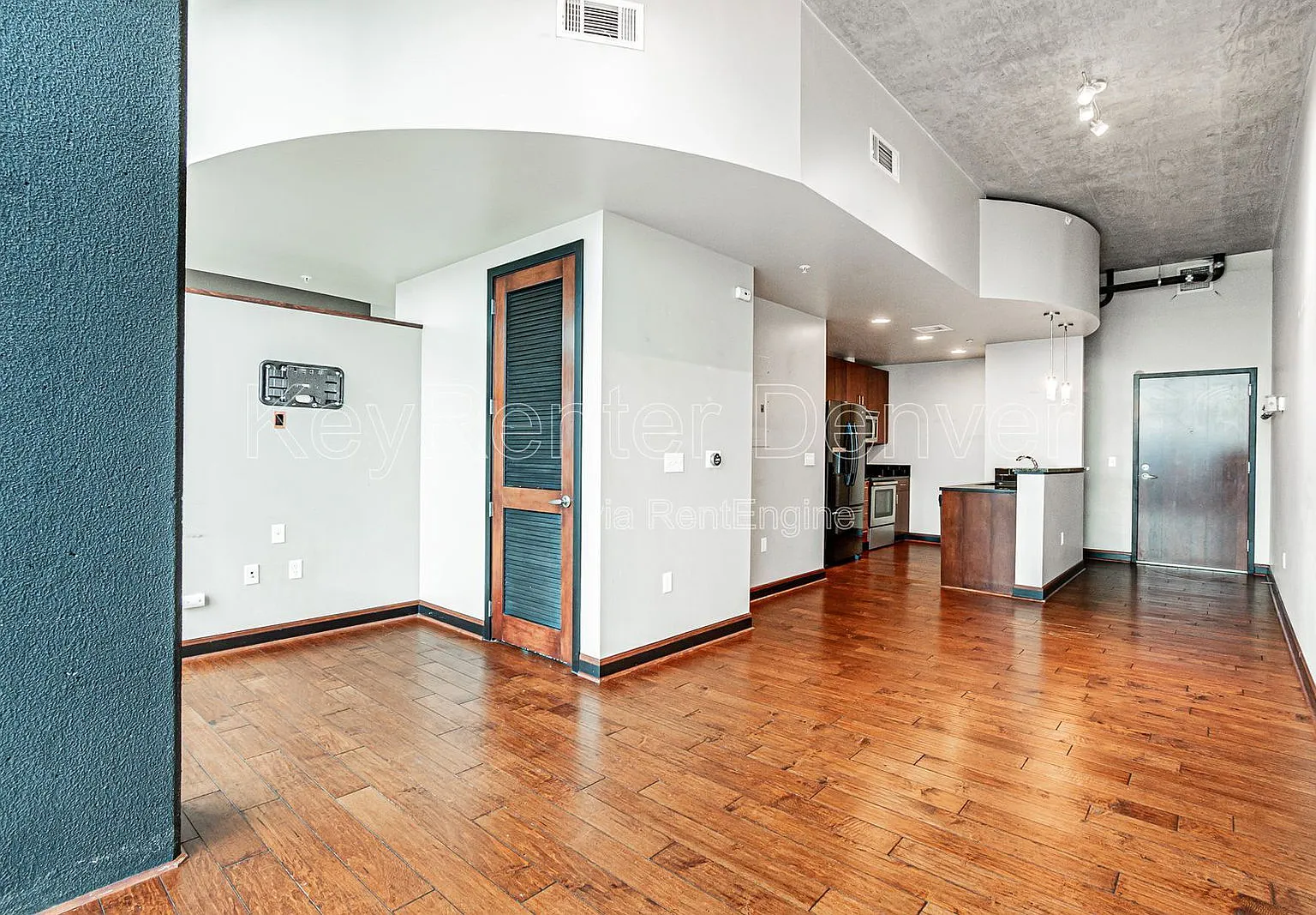 1 bed, 1.0 bath, 669 sqft, $1,975 — Photo 2