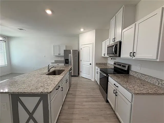 4 bed, 2.0 bath, 1850 sqft, $2,295 — Photo 3