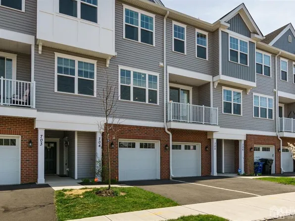 704 Greenland Sq, Highland Park, NJ 08904