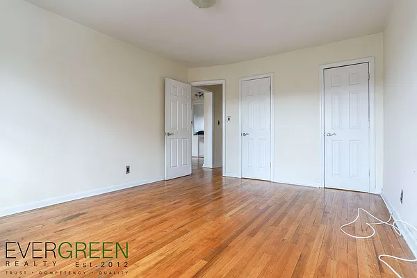 Rented by Evergreen Apartments BK | media 4