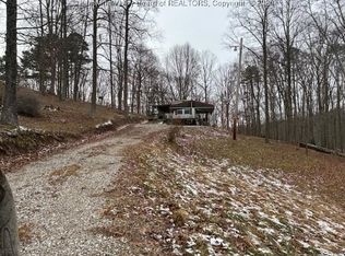 142 Pinch Ridge Rd, Elkview, WV 25071