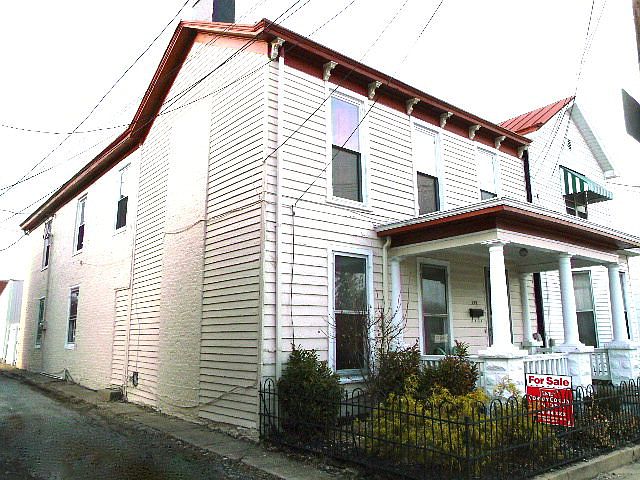 1st image of 219 Bridge St