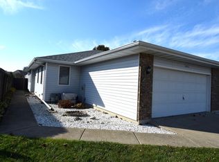 2471 Red Oak Trl, Crest Hill, IL 60403