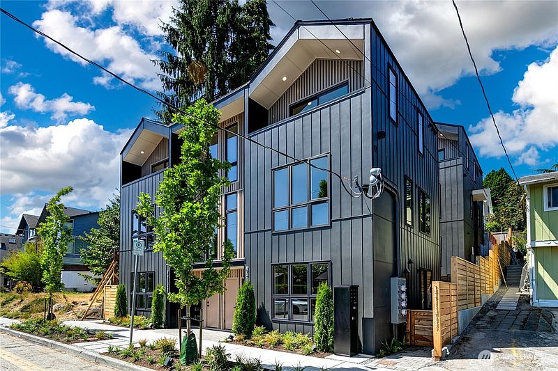 3rd image of 4513 A 34th Avenue S