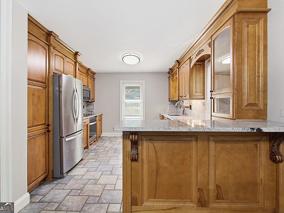 2nd image of 399 N Victoria Rd