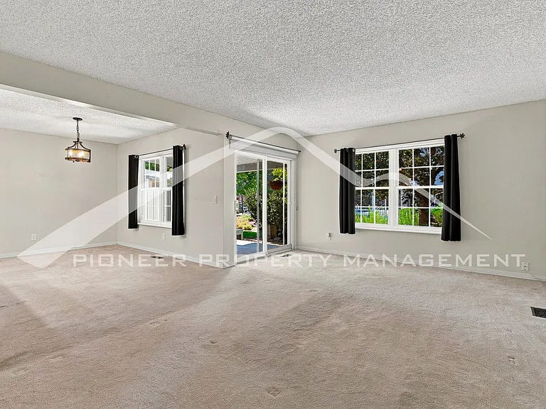 2598 S Vaughn Way #B — Photo 5
