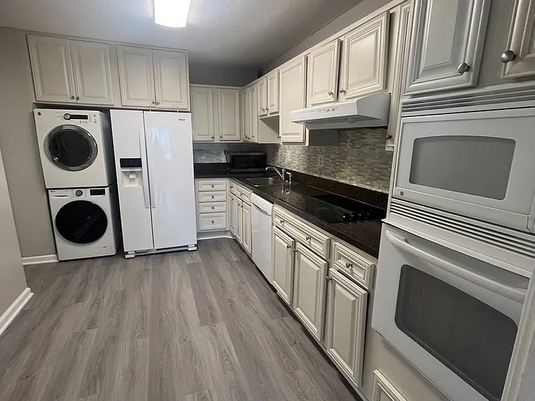 307 Yoakum Pkwy #809 — Photo 8