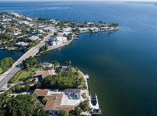 541 Key Royale Dr, Holmes Beach, FL 34217