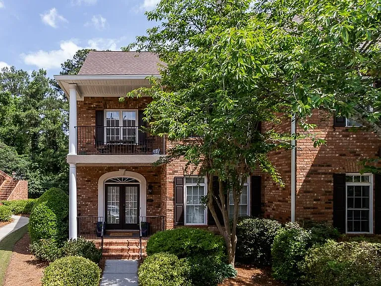 2537 Oglethorpe Cir NE — Photo 2