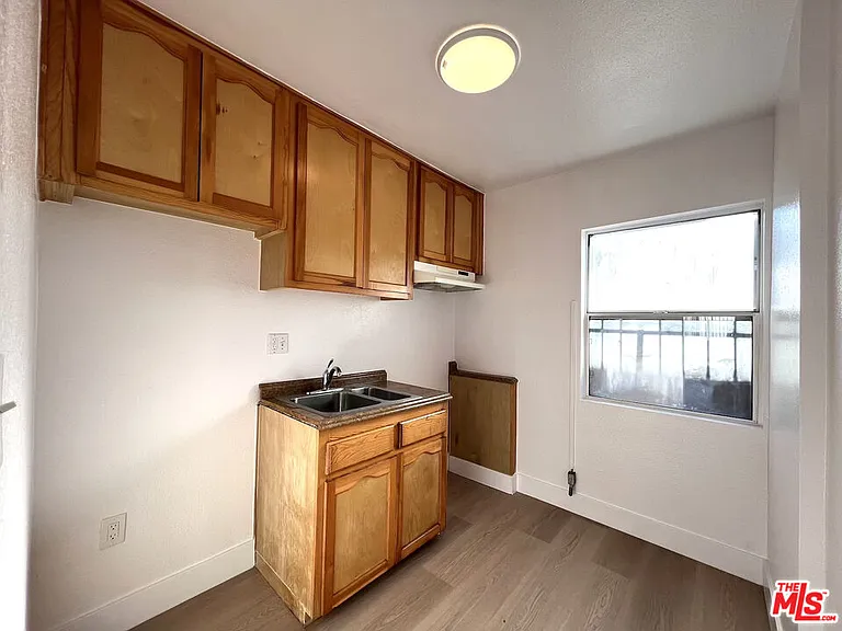 1012 W 109th Pl #1/4 — Photo 5