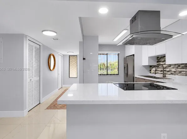 150 Lakeview Dr APT 203, Weston, FL 33326