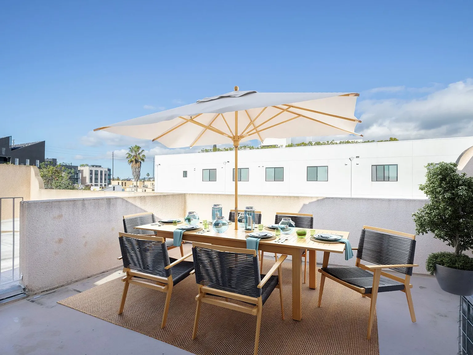 Discover Modern Townhome Living in Palms - 1 & 2 Bedrooms Available, Moments from Culver City! — Photo 2