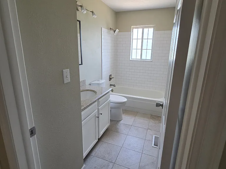 685 Georgetown Ln — Photo 14