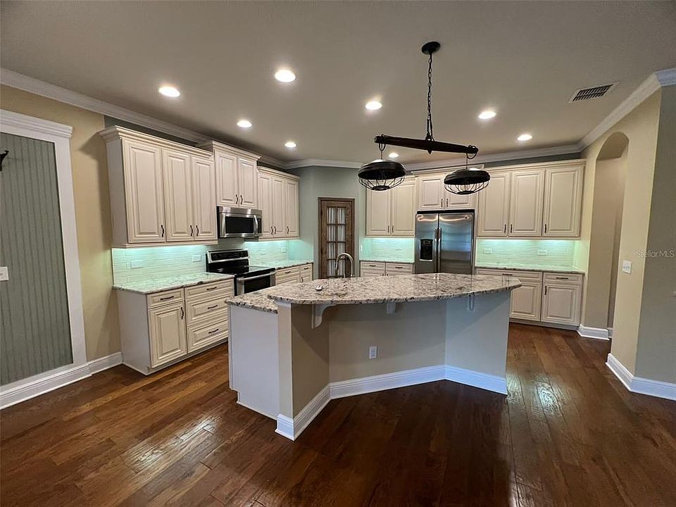 2nd image of 596 Treehouse St