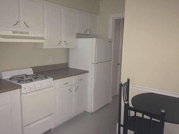 2nd image of 1034 Court Ave #4a3fb75c9