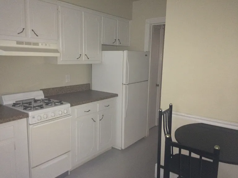 Faulkner Court Apartments — Photo 2