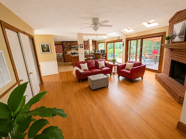 1209 Smith Cove Cir — Photo 3