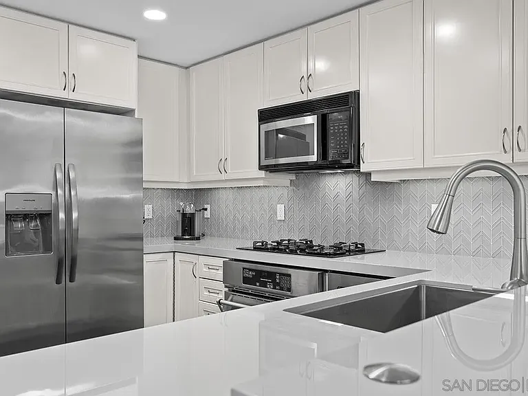 555 Front 1501 #1501 — Photo 16