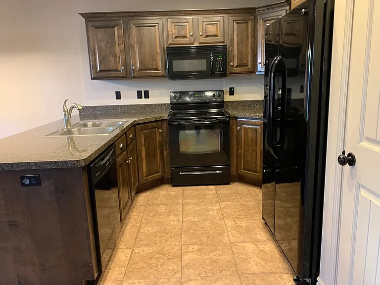 282 W 1975 N — Photo 5