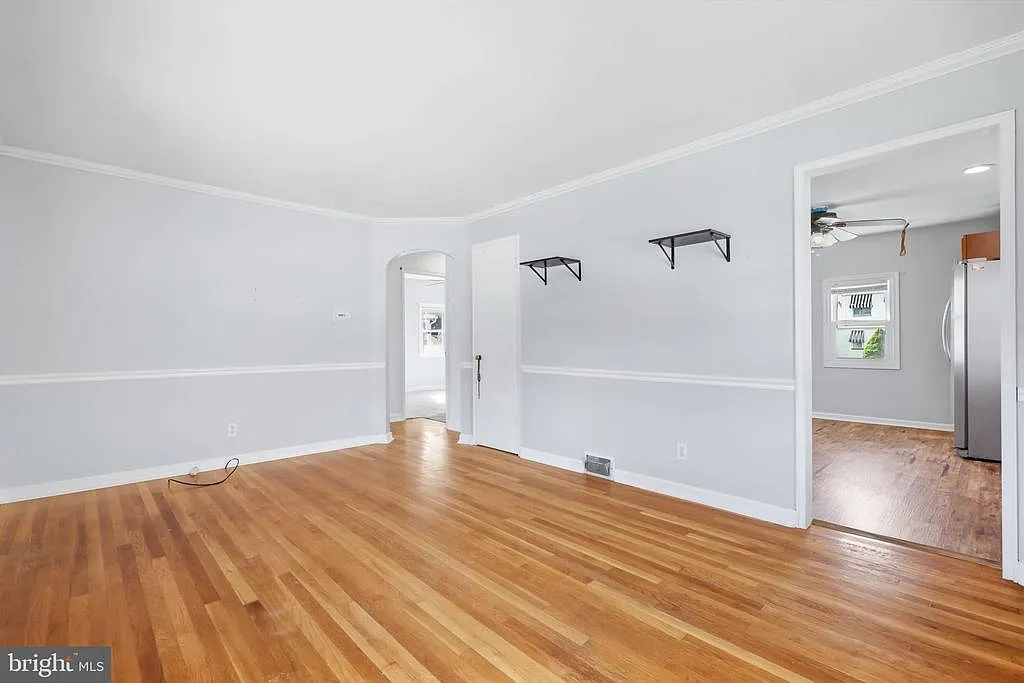 3 bed, 1.0 bath, 1170 sqft, $2,500 — Photo 4