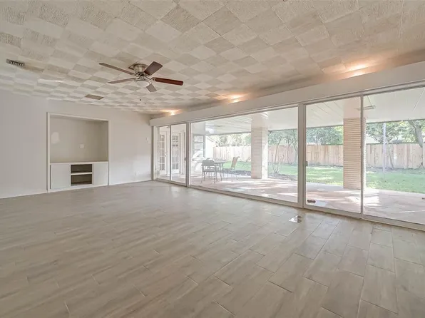 2511 Maroneal St, Houston, TX 77030