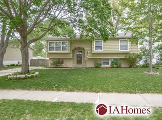 4432 Twin Pine Dr NE, Cedar Rapids, IA 52402