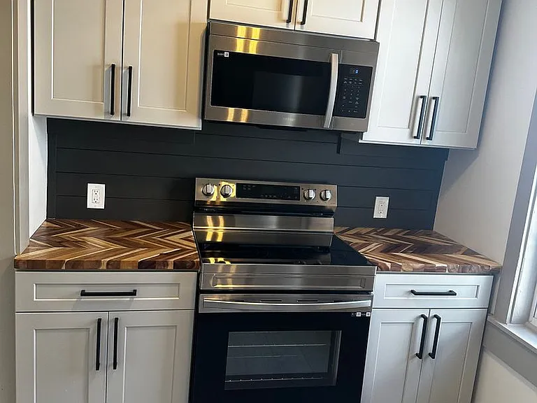 915 W Victory Dr — Photo 8