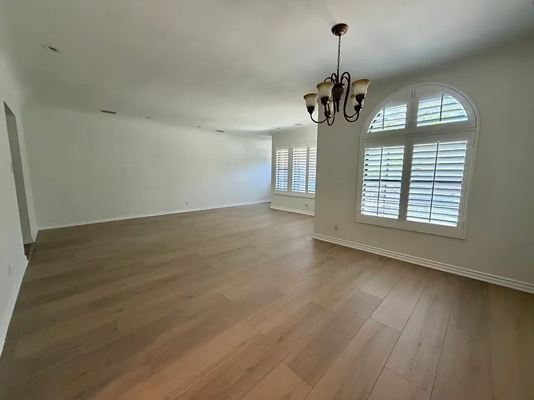 3247 Mills Ave — Photo 6