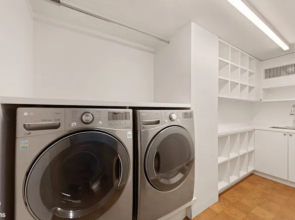 251 East 61st Street image 34 of 35