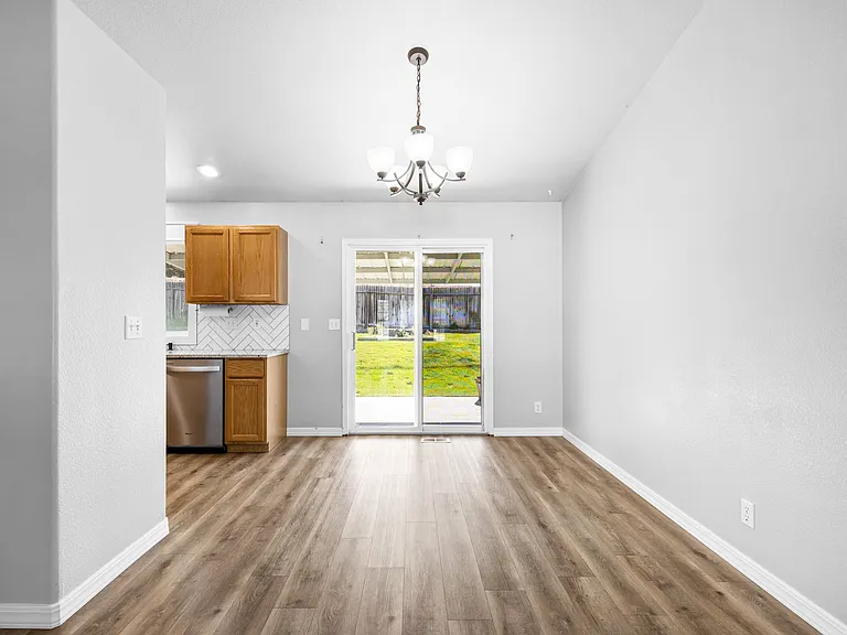 3812 S Springfield Ave — Photo 3