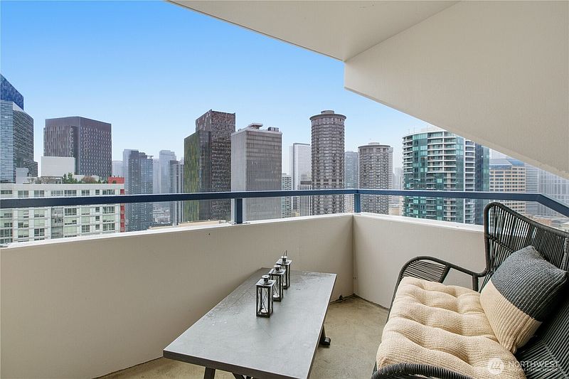 3rd image of 2100 3rd Avenue #2606