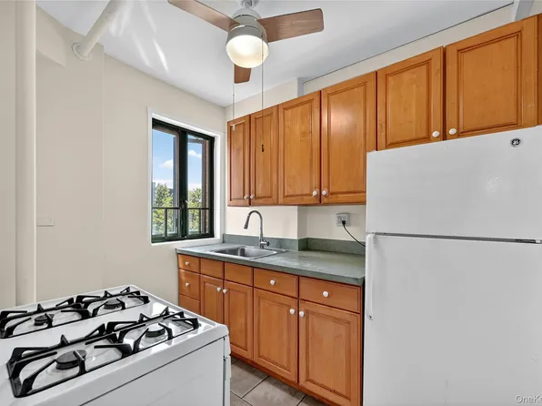 1555 Unionport Road #7B, Bronx, NY 10462