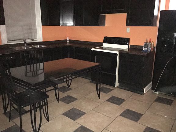 4th image of 220 W 28th St