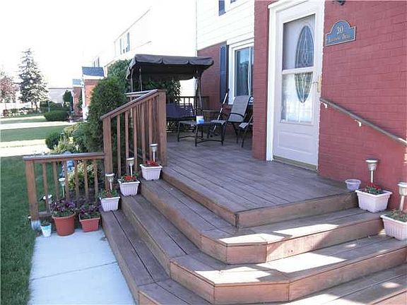 3rd image of 30 Louvaine Dr